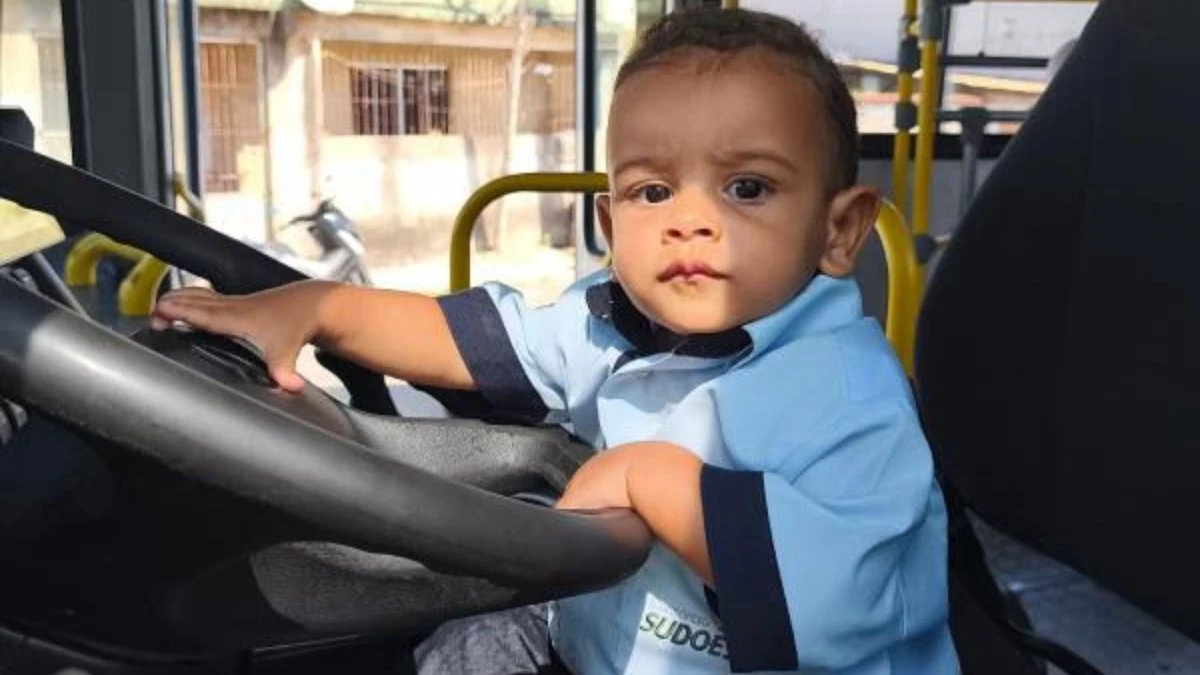 Danilo Junior no "mêsversário", com o tema Transcol por Arquivo Pessoal