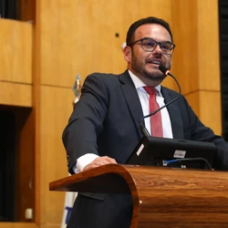 Denninho Silva, até então aliado do prefeito de Vitória, declarou apoio ao vice-governador Ricardo Ferraço na disputa pelo Palácio Anchieta