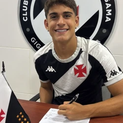 Diego Minete, 16 anos, firmou vínculo com o Cruz-maltino até 2028 e comemorou a conquista nas redes sociais