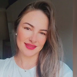 Jéssica Holz trabalhava na rede municipal, ministrando aulas para a Educação Infantil, e na rede estadual, ensinando turmas do Fundamental I