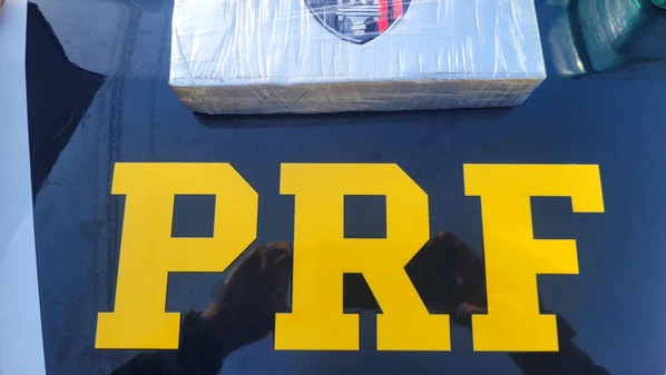 A Polícia Rodoviária Federal identificou a substância após denúncias de que um veículo transportando drogas circulava pela rodovia