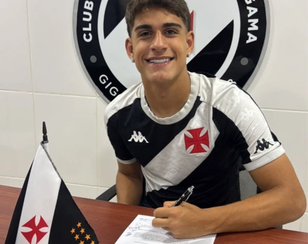 Diego Minete assina contrato profissional com o Vasco