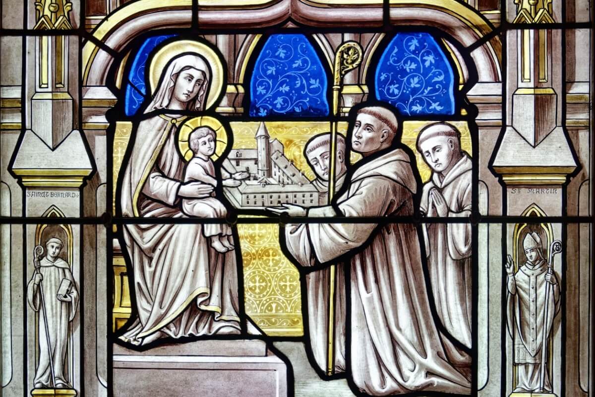 São Bernardo acreditava que a vida religiosa era um equilíbrio entre trabalho manual, contemplação e oração (Imagem: Joan Sutter | Shutterstock)