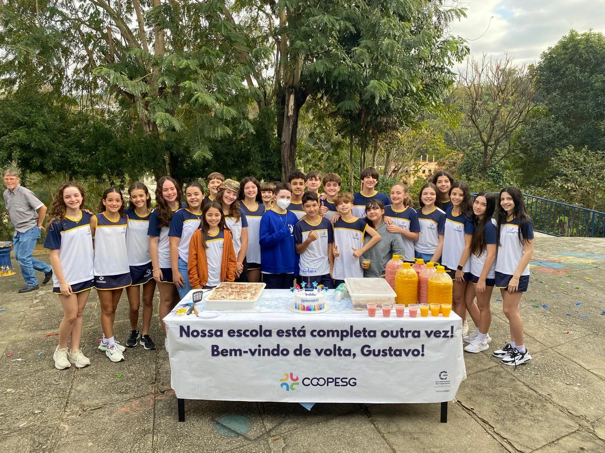 Festa para feira para o Gustavo, que voltou às aulas após dois anos tratando um câncer