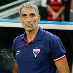 O Santos fechou a contratação do técnico argentino Juan Pablo Vojvoda