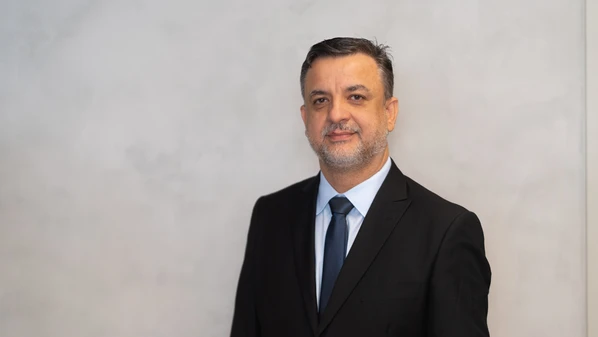 O corretor é o elo entre clientes e proprietários, incorporadoras e construtoras, orientando, quando possível, sobre questões jurídicas, financeiras e estruturais