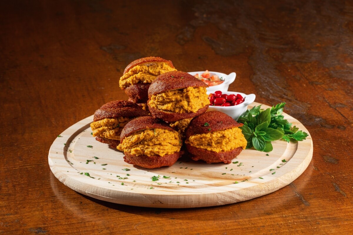 Compreender o valor da comida afro-brasileira é reconhecer seu papel como um dos pilares da cultura nacional (Imagem: Igor Vilela Rotundo | Shutterstock)