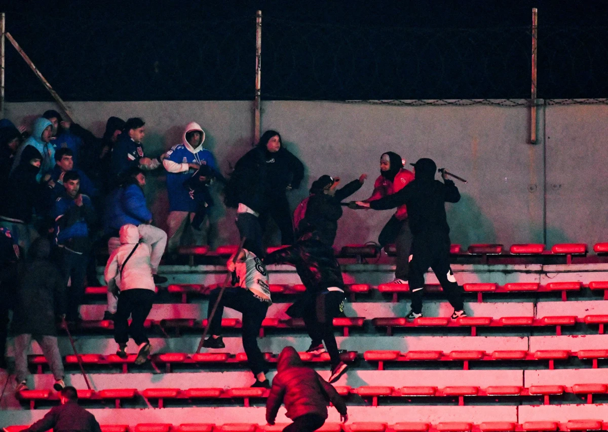 Independiente e Universidad de Chile terminou em uma briga generalizada