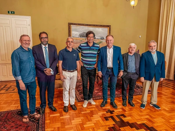 Raí participou de evento no Palácio Anchieta na manhã desta quinta-feira (21)