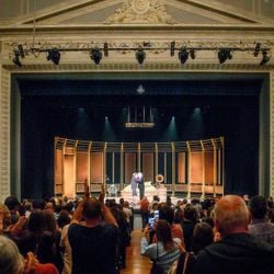 Espetáculos de Miguel Falabella e Marisa Orth, Claudia Raia e Gregorio Duvivier estão entre as produções que fizeram suas primeiras apresentações no país europeu.