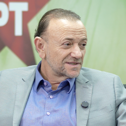 Presidente do PT diz reconhecer dificuldades para o partido recuperar apoio de setores da classe média, evangélicos e periferias.