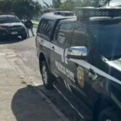 Ela persegue o padre há cerca de um ano, e conheceu o sacerdote após buscar ajuda espiritual; a identidade dela não foi revelada