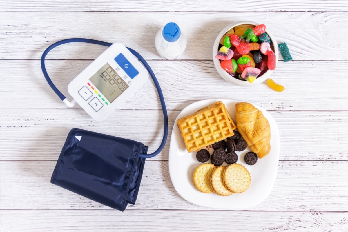 O cuidado com a alimentação também é decisivo no controle da pressão alta (Imagem: Victor Mulero | Shutterstock)