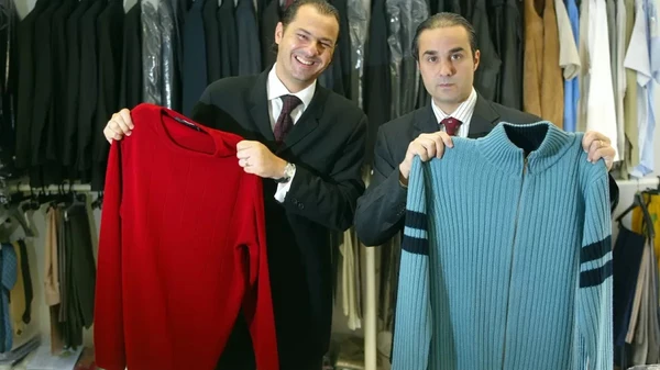 O esquema de fraude bancária pelo qual os donos da Camisaria Colombo - Paulo Jabur Maluf e Alvaro Jabur Maluf Júnior - são investigados 