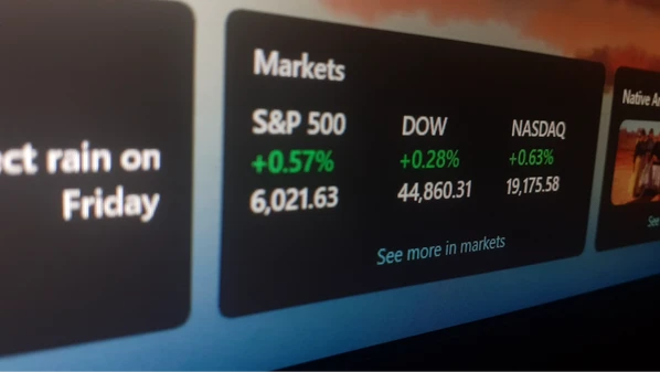 Entenda os tipos de investimento internacional, os custos envolvidos e como dar os primeiros passos de forma segura