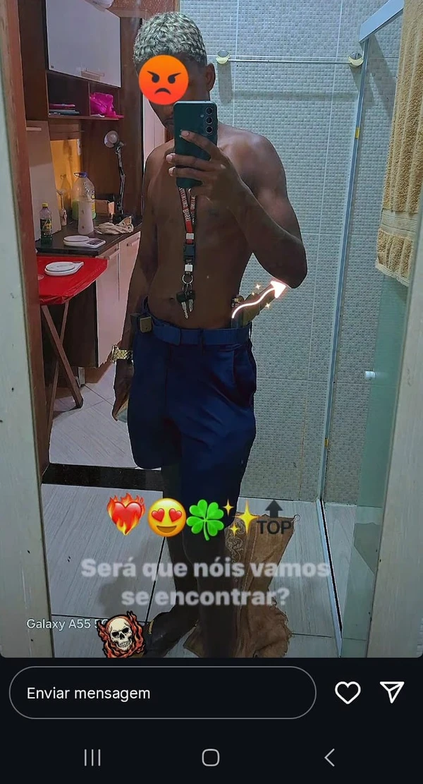 Arma apreendida aparece com jovem nas redes sociais