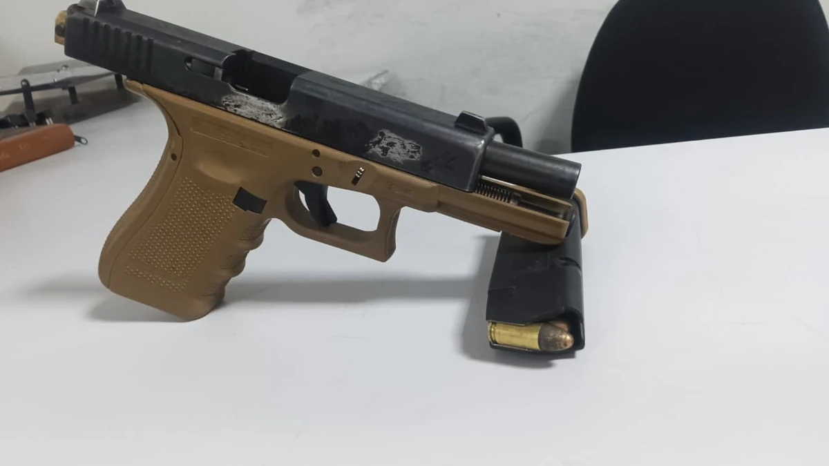 Arma apreendida durante confronto no bairro da Penha