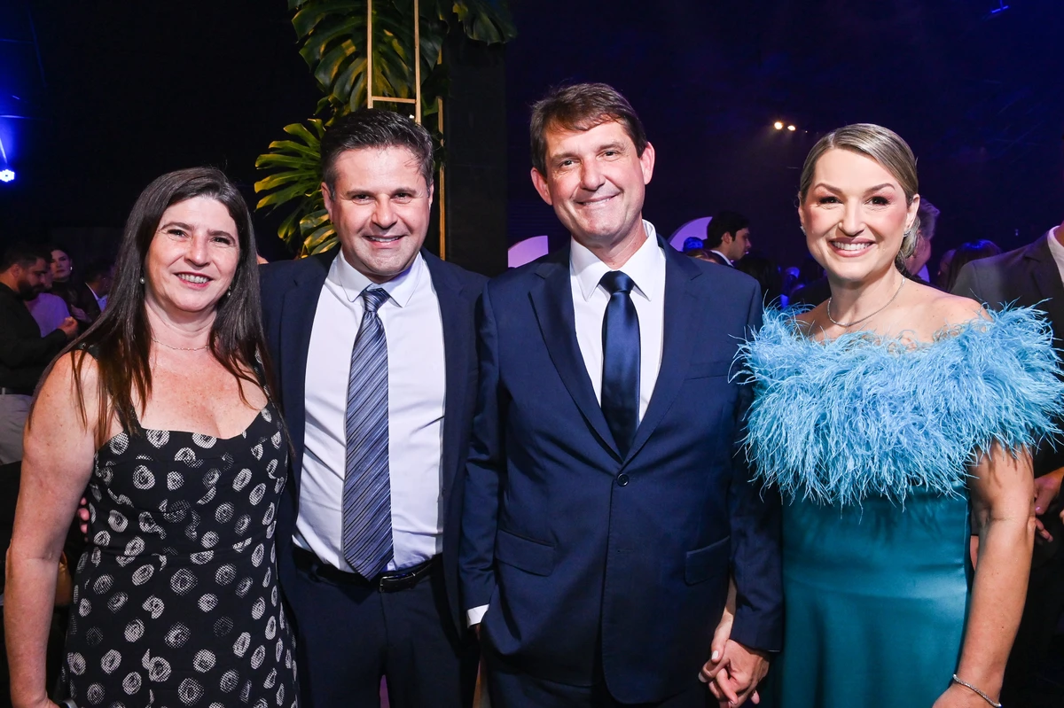 Carla Lacerda e Jonas Giacomin e José Luiz Nunes e Andressa Nunes