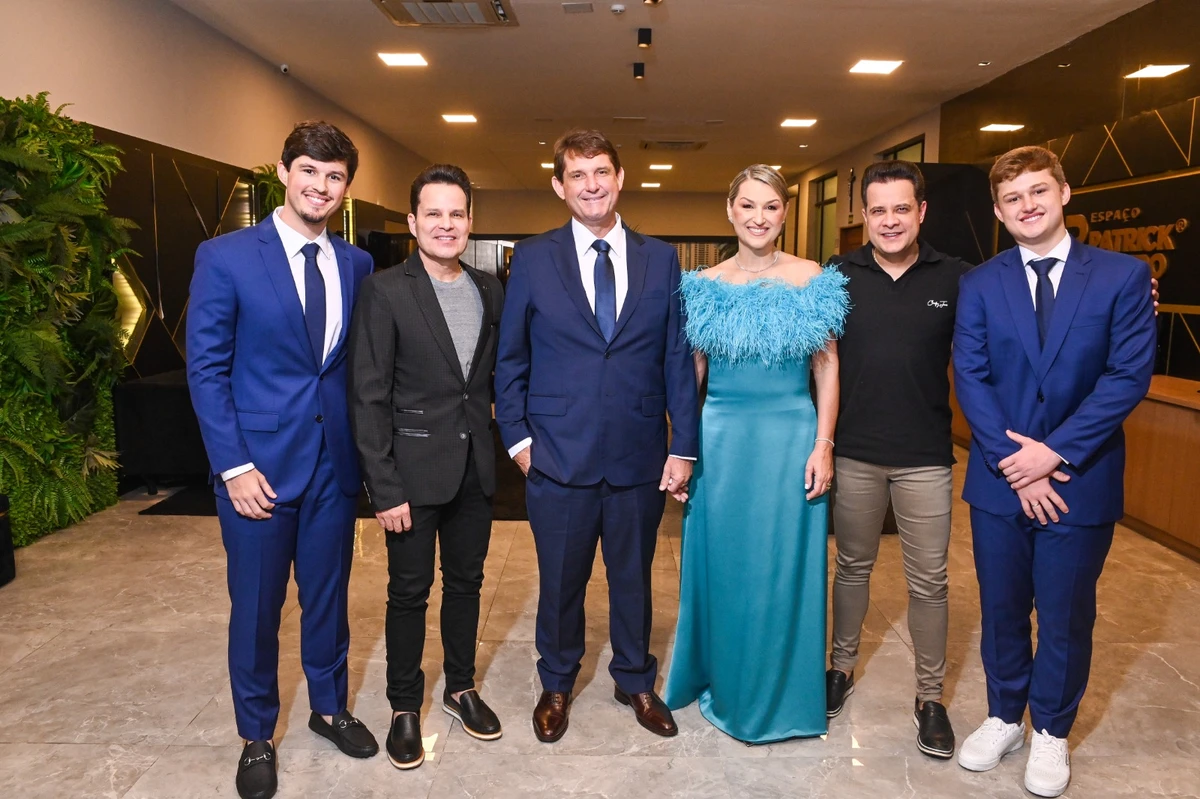 José Luiz Nunes, Andressa Nunes, os filhos Davi e Júnior e a dupla João Neto & Frederico
