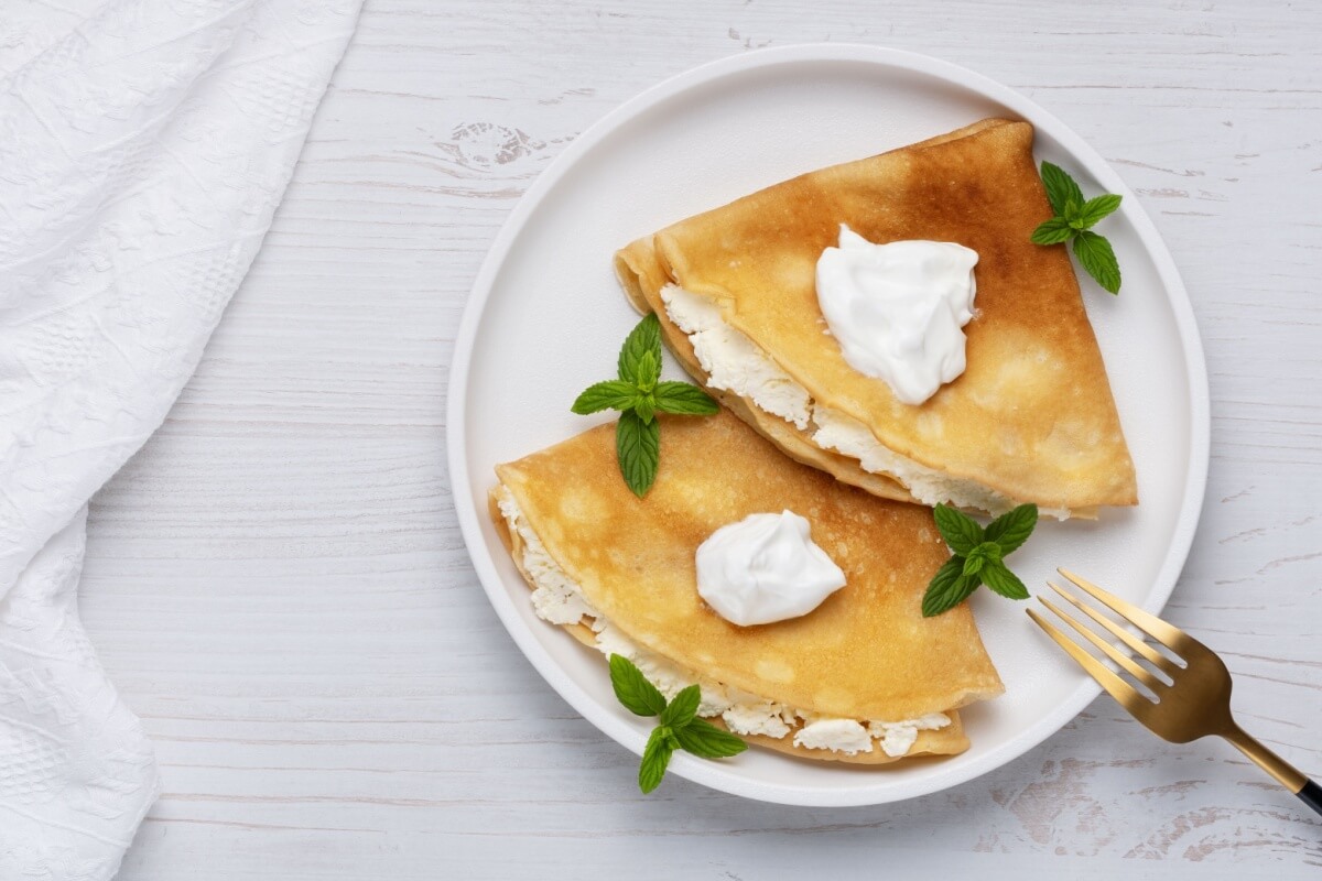 Panqueca com queijo cottage (Imagem: NataliaPopova | Shutterstock)