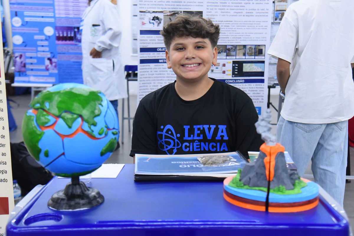 O jovem busca levar informações sobre o mineral de uma forma lúdica a todos.