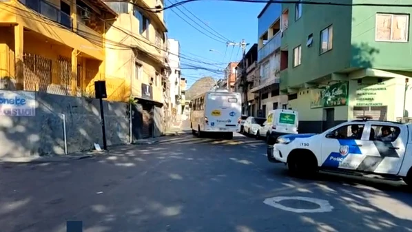 No início da manhã desta quarta-feira (27), os coletivos não circularam na região por motivos de segurança