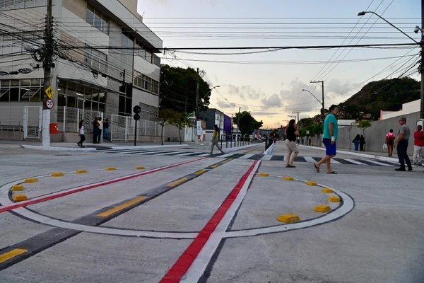 Avenida Jair Etienne é reurbanizada em Vitória por Leonardo Duarte