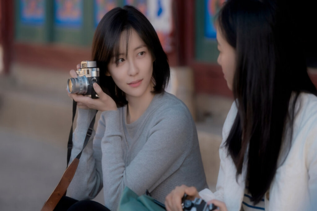 Em “Eu, Você e Toda uma Vida”, duas amigas se reencontram aos 42 anos e precisam enfrentar memórias dolorosas (Imagem: Reprodução digital | Netflix)