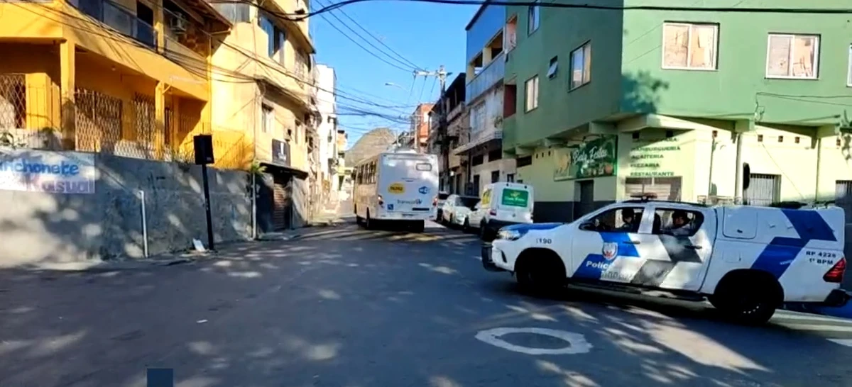 Ônibus circulam no bairro da Penha, em Vitória