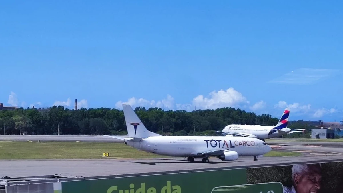 A presença de um cargueiro da Total, que deixou de operar em Vitória em abril, chamou a atenção dos curiosos nesta quinta-feira (28)