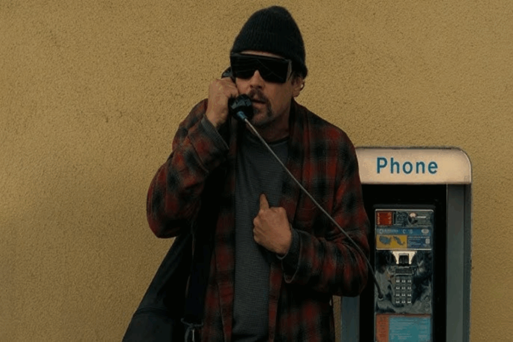 Em “Uma batalha após a outra”, Bob reúne antigos aliados para salvar a vida da filha (Imagem: Reprodução digital | WARNER BROS.)