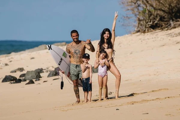 Filipe Toledo e Ananda Marçal já tem dois filhos e agora esperam o terceiro