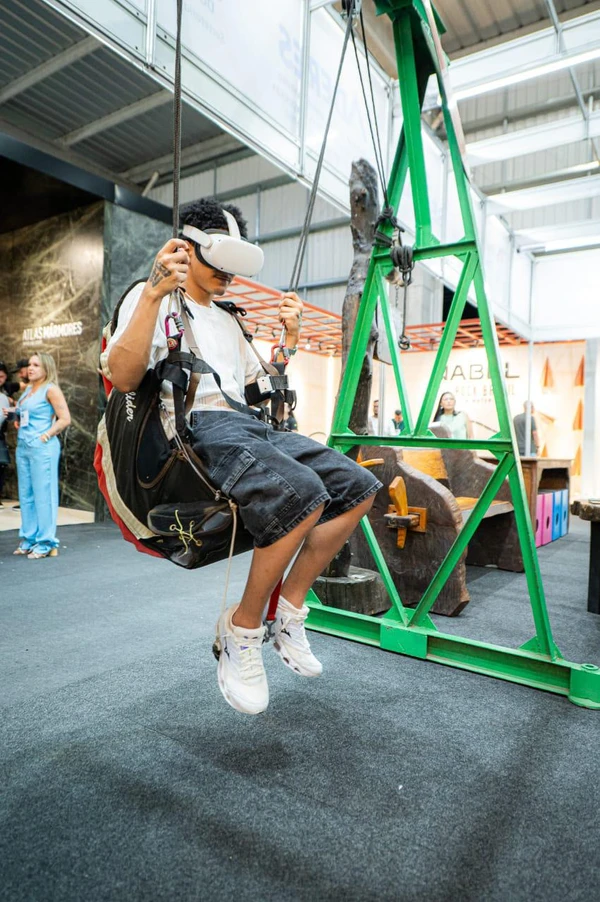 Simulação de voo livre do Sebrae na Cachoeiro Stone Fair