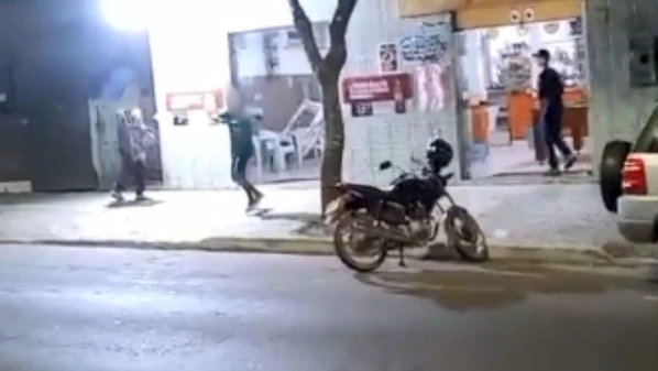 Segundo a Polícia Militar, homem passou o dia ingerindo bebidas alcoólicas, mas não gostou quando a dona do bar disse que não venderia mais para ele