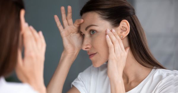 A perda de peso acelerada, especialmente quando ocorre de forma expressiva em um curto intervalo, impacta diretamente o tecido cutâneo.