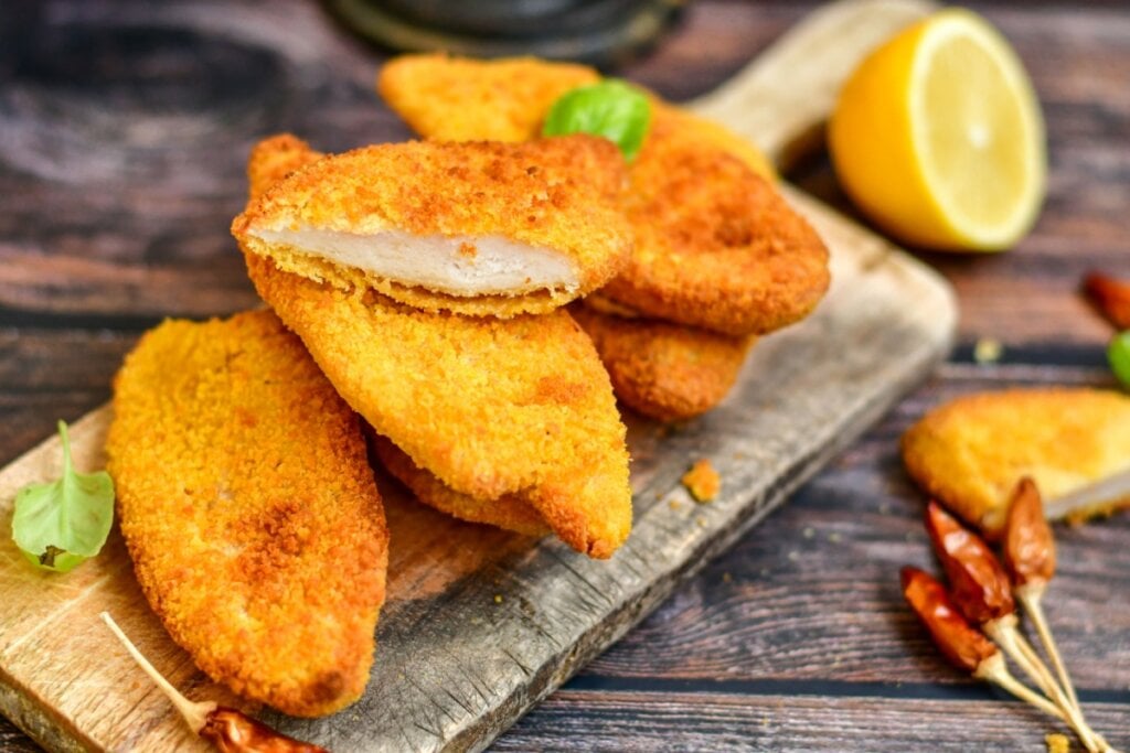 Frango à milanesa na air fryer (Imagem: GK1982 | Shutterstock)