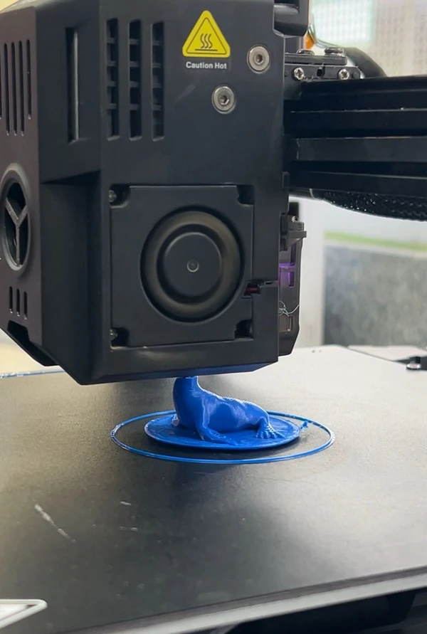 Impressora 3D em atividade