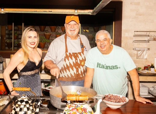 Kamilla e Antônio Benjamim e o chef Tom Timoneiro