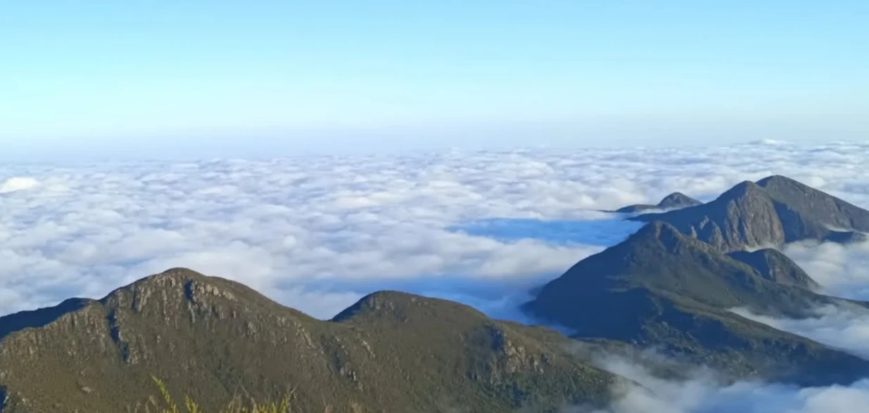 Jovem de 24 anos e mulher de 27 anos seguiram sozinhos por uma trilha no lado capixaba do parque, na madrugada de segunda-feira (23) e não retornaram; segundo os Bombeiros, eles saíram de Aracruz