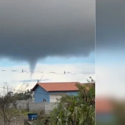 O fenômeno foi registrado por vários leitores de A Gazeta, que compartilharam vídeos nas redes sociais; logo depois, uma forte chuva atingiu a região