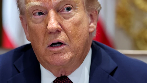 O presidente norte-americano aumenta a pressão sobre o ditador Nicolás Maduro em meio a ataques a embarcações nas águas da América do Sul