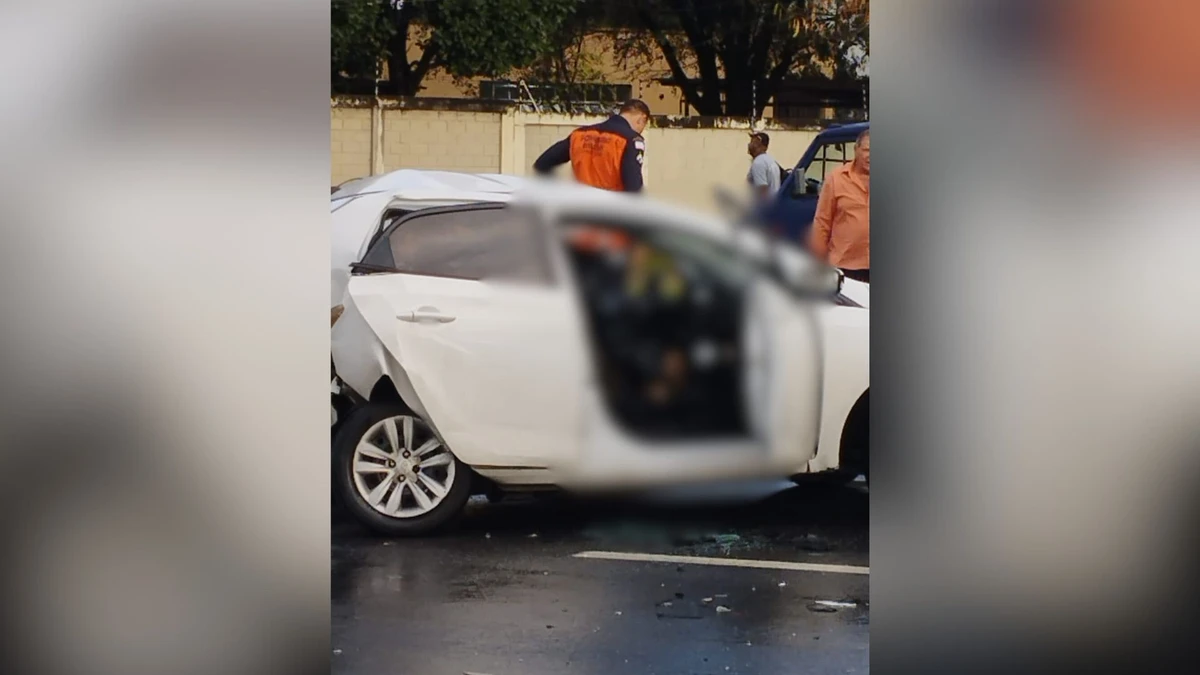 Acidente perto de cemitério na Serra deixou vítimas presas às ferragens