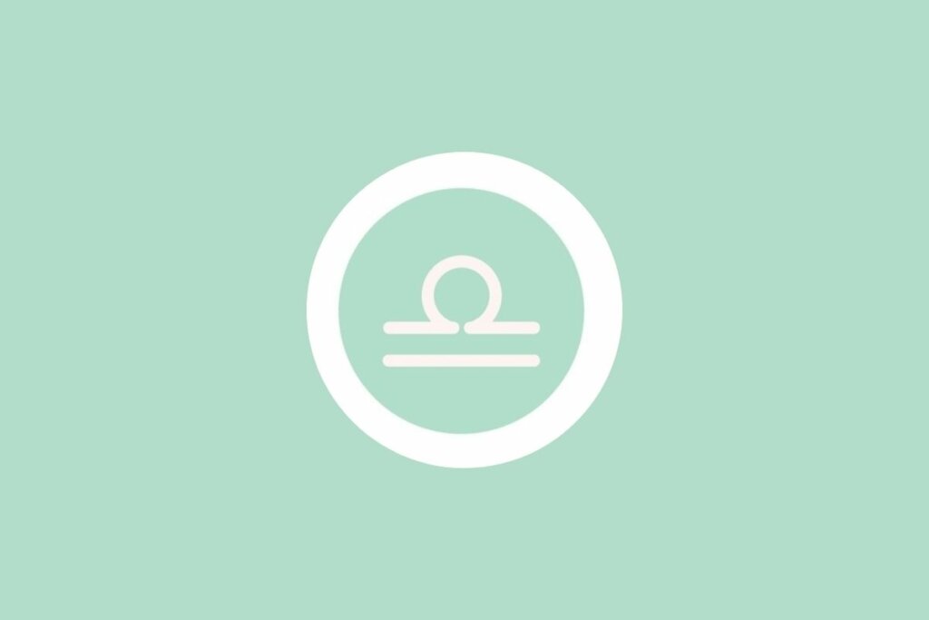 O libriano poderá usar a semana para organizar a vida burocrática (Imagem: Alena Divina | Shutterstock)