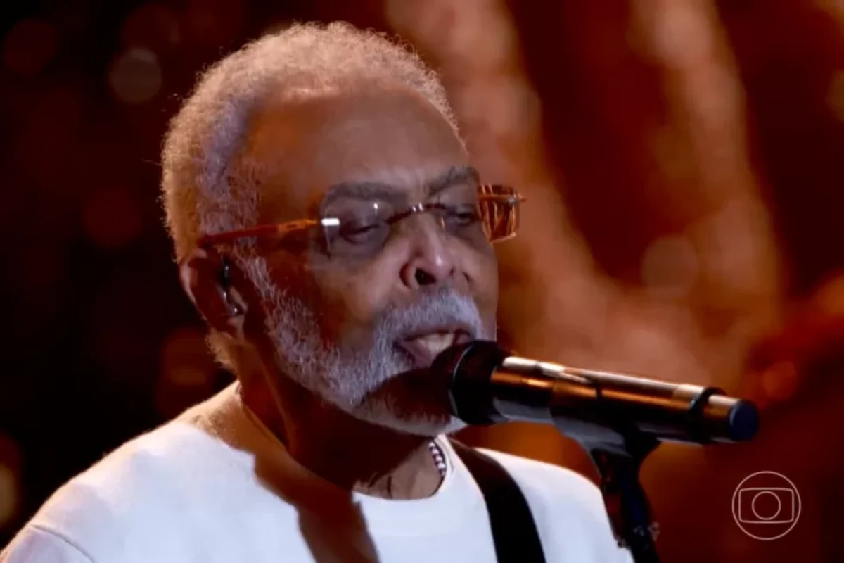 Gilberto Gil canta Drão emociona no palco do Domingão