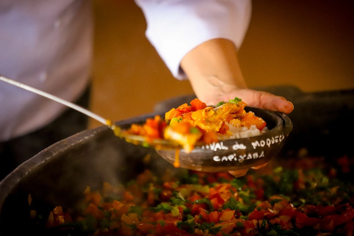 Panelinha de barro colecionável do Festival da Moqueca Capixaba em Castelhanos, Anchieta