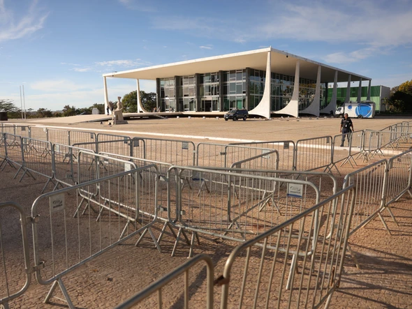 Esquema de segurança no STF para o início do julgamento de Bolsonaro e de mais sete réus da trama golpista por Fabio Rodrigues-Pozzebom/ Agência Brasil