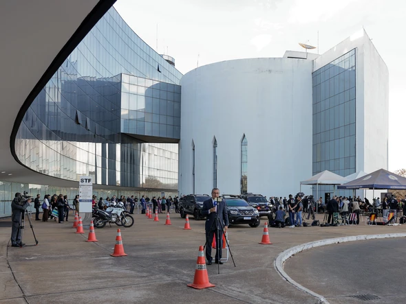 Público no entorno do STF, durante primeiro dia de julgamento do ex-presidente Jair Bolsonaro (PL) e mais 7 réus no STF por trama golpista por Rosinei Coutinho/ STF