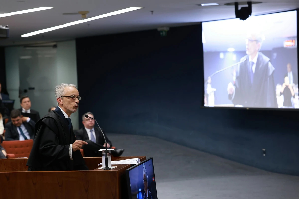 Advogado de Mauro Cid pede pela manutenção da delação premiada no primeiro dia de julgamento do núcleo principal da suposta trama golpista