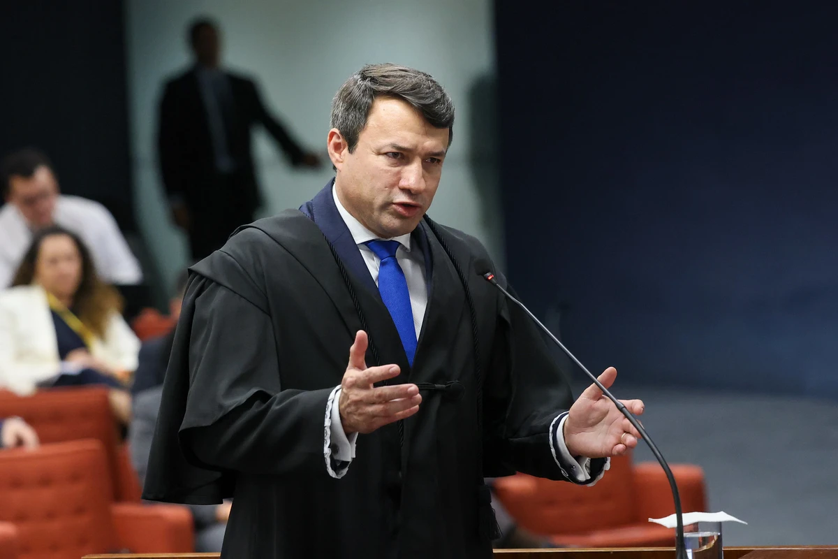 Advogado Eumar Roberto Novacki defendeu o ex-ministro da Justiça Anderson Torres durante julgamento no STF