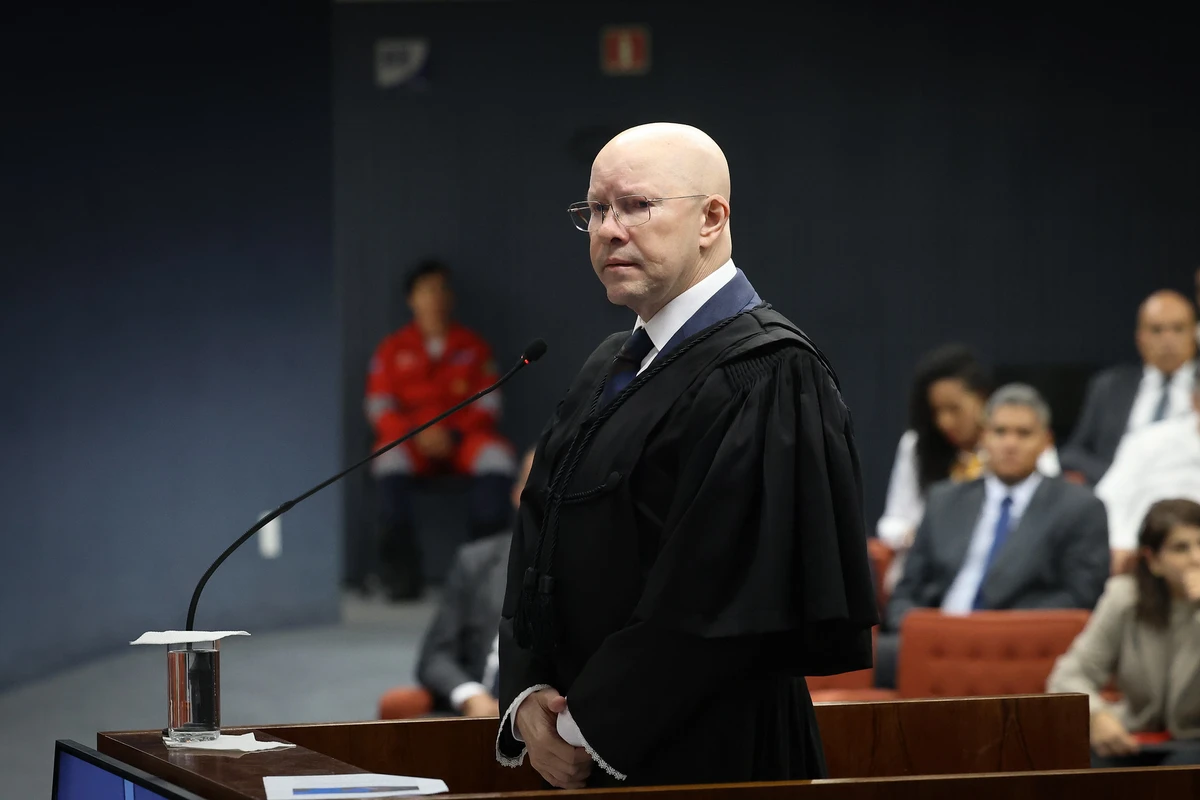 Demónstenes Torres, advogado do ex-comandante da Marinha Almir Garnier, durante primeiro dia do julgamento do ex-presidente Jair Bolsonaro e mais 7 réus no STF